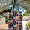 Tote bag réversible wax floral et camouflage militaire recyclé fait main en France sac unique