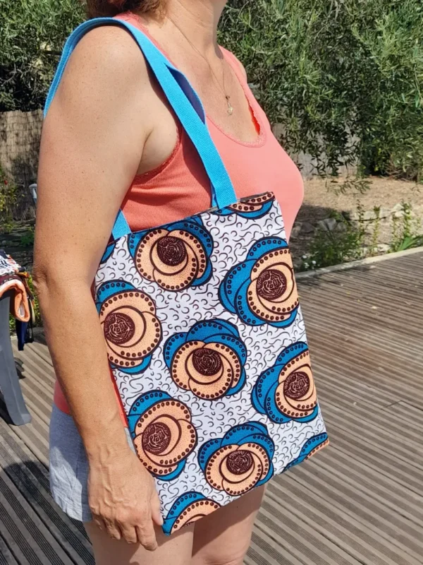 Tote bag réversible wax floral et camouflage militaire recyclé fait main en France sac unique