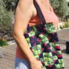 tote-bag-reversible-wax-electrique-treillis-upcycle-fait-main-france (4) Tote bag réversible wax géométrique fuchsia vert et treillis militaire recyclé fait main en France