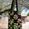 tote-bag-reversible-wax-electrique-treillis-upcycle-fait-main-france (5) Tote bag réversible wax géométrique fuchsia vert et treillis militaire recyclé fait main en France