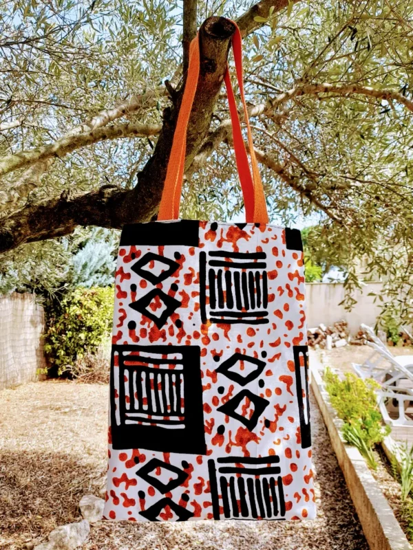 Tote bag réversible wax graphique noir blanc orange et camouflage militaire recyclé fait main en France