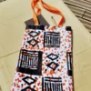 Tote bag réversible wax graphique noir blanc orange et camouflage militaire recyclé fait main en France