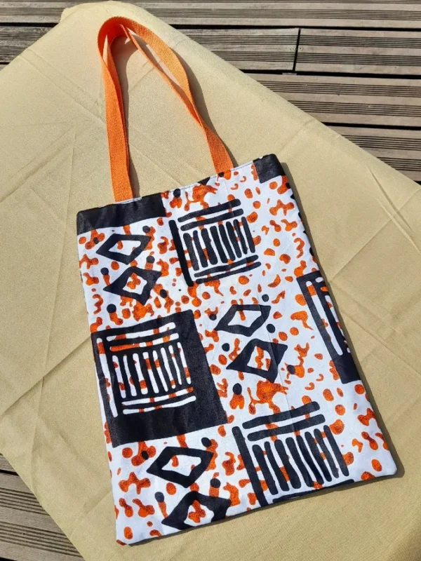 Tote bag réversible wax graphique noir blanc orange et camouflage militaire recyclé fait main en France